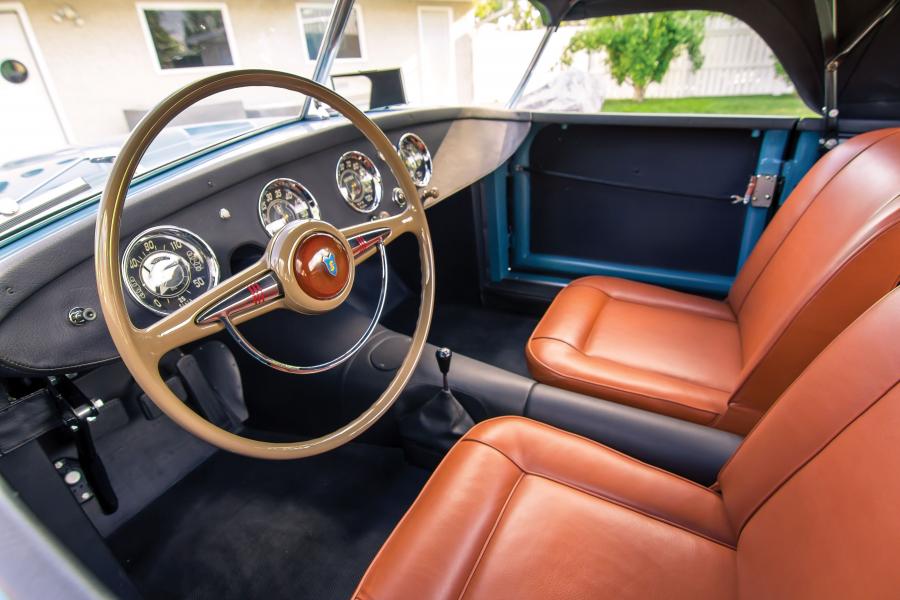 Интерьер Siata Daina 1400 Spyder 1951 года  (фото 9 из 9)